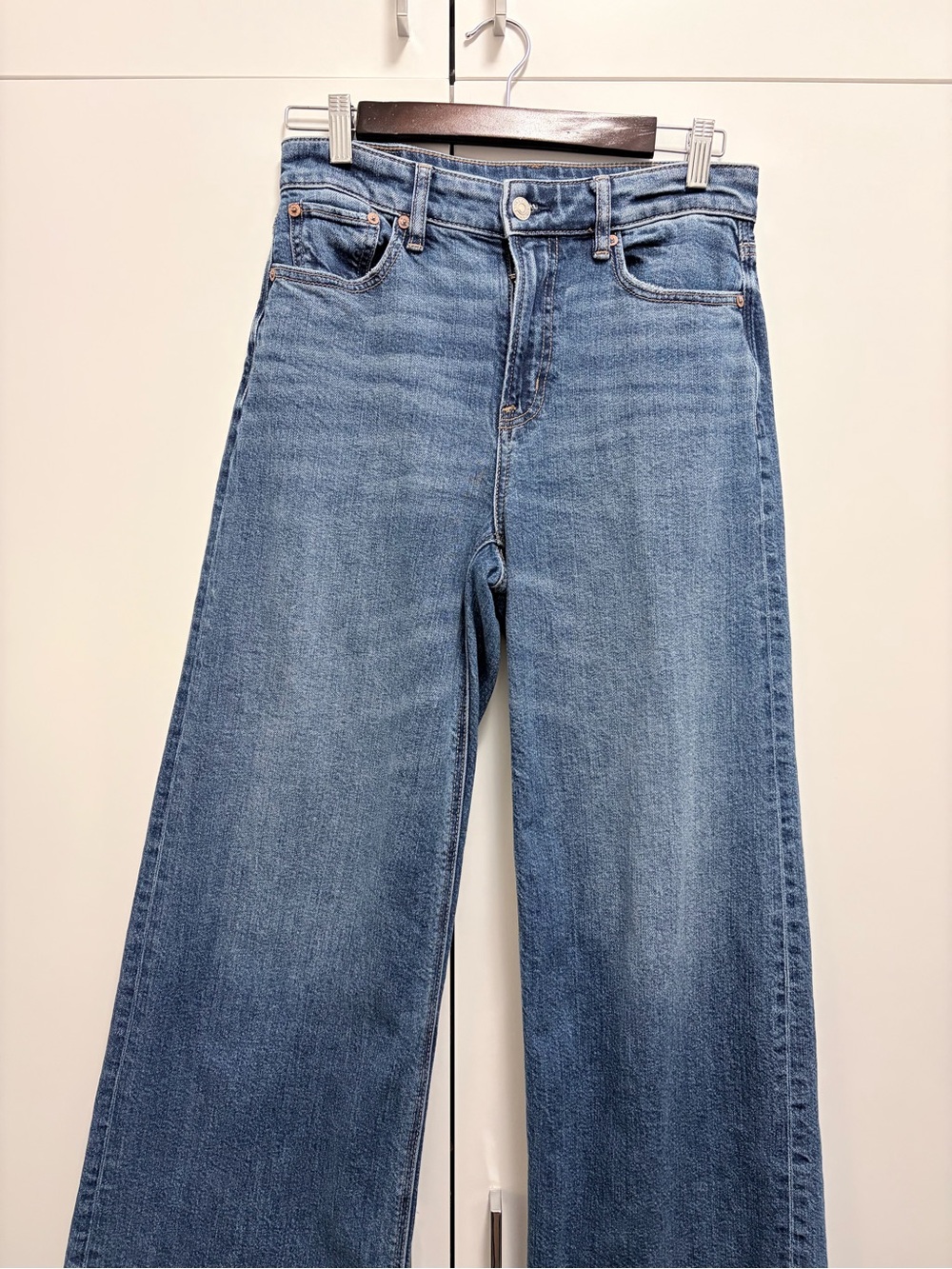 American Eagle Outfitters High-Rise Wide Leg Jeans - Medium Blue